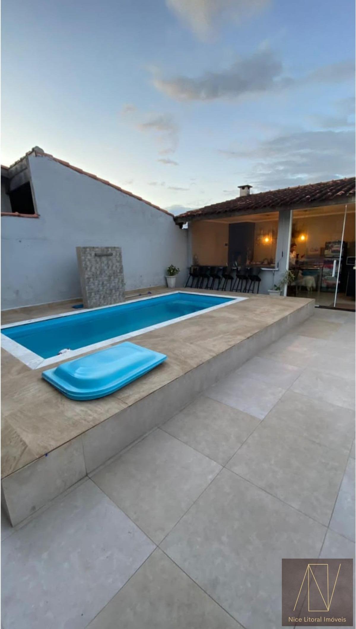 Casa à venda com 3 quartos, 137m² - Foto 1